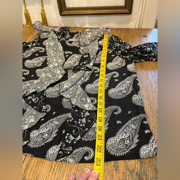 TED BAKER London – Black & White Paisley Waterfall Frill Top (Size 2 / US S) - Picture 11 of 11
